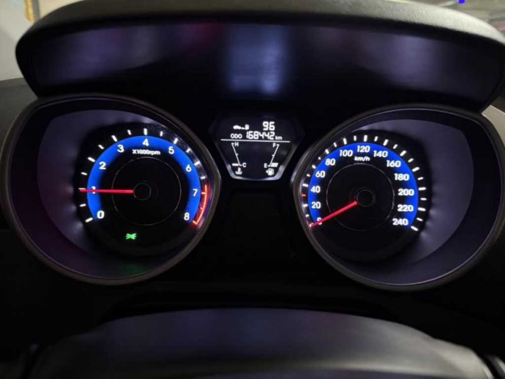 HYUNDAI Avante - Vista 9
