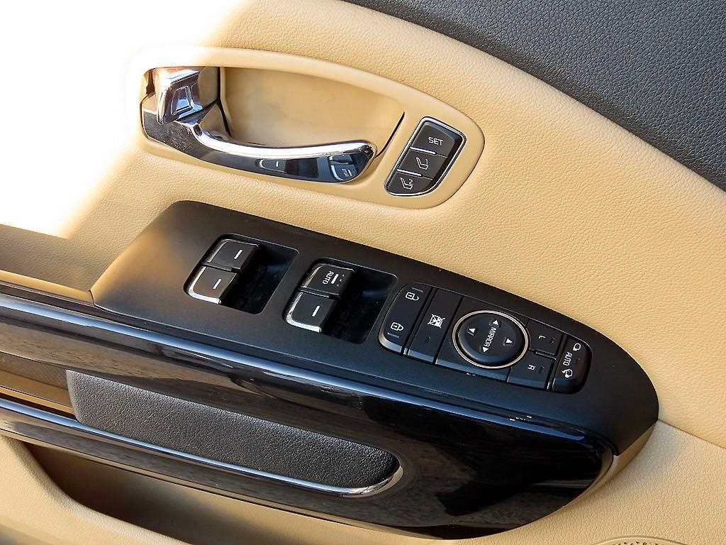 KIA Carnival - Vista 11