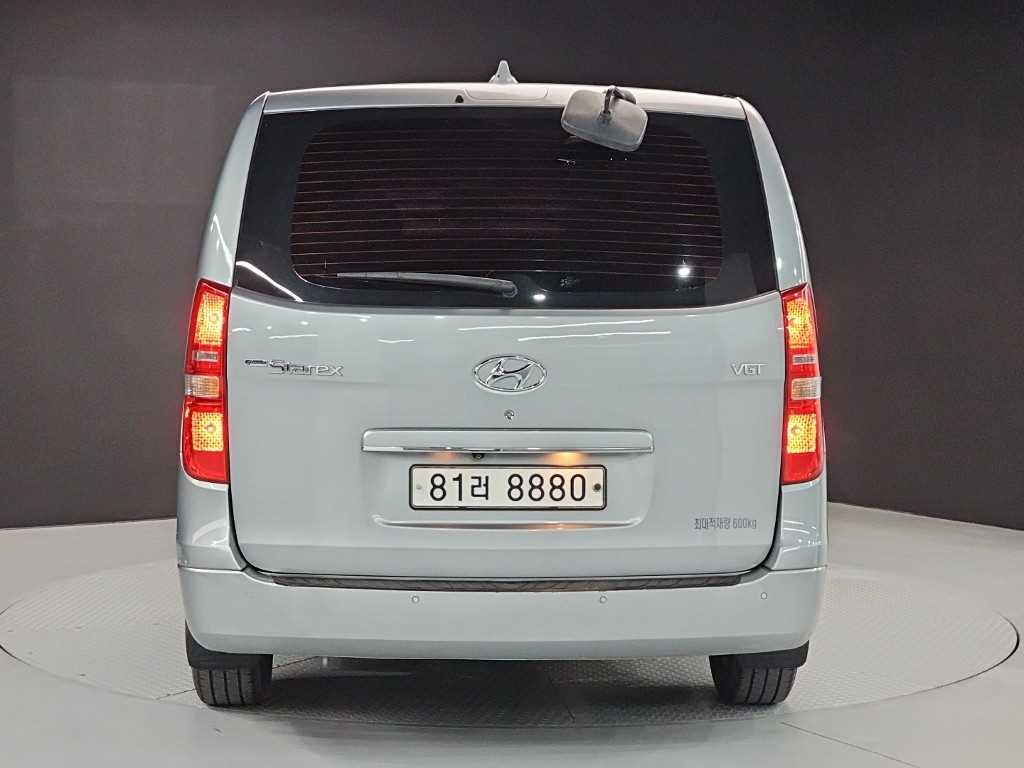 HYUNDAI Starex - Vista 3