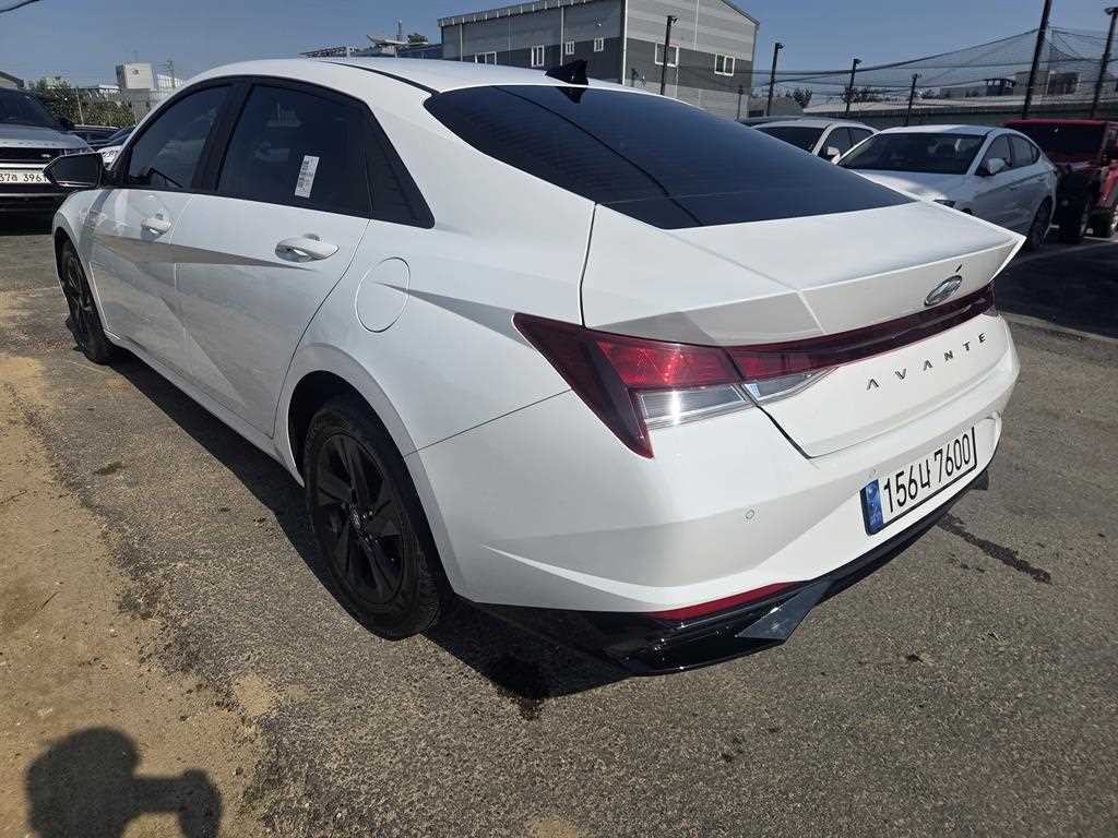 HYUNDAI Avante - Vista 3