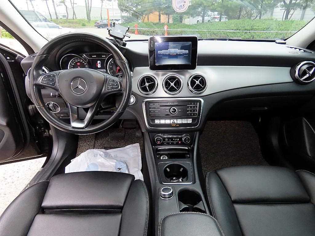 Mercedes Benz GLA Class - Vista 7