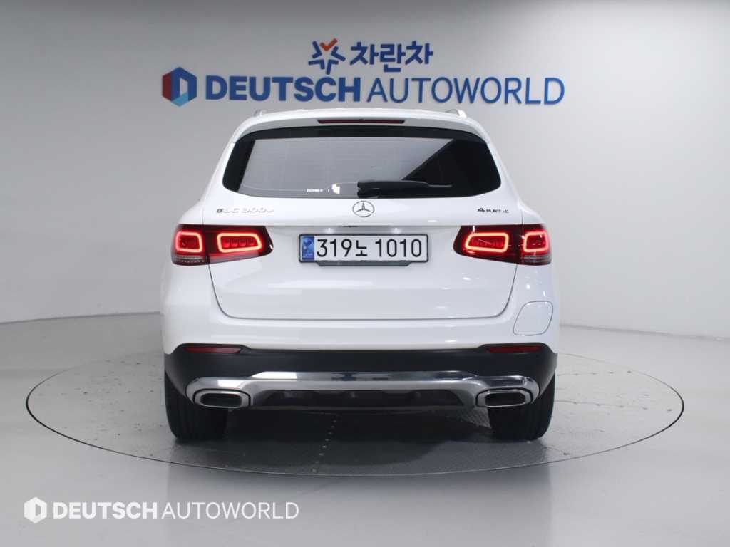 Mercedes Benz GLC Class - Vista 4