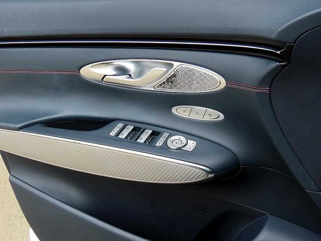 Genesis GV70 - Vista 12