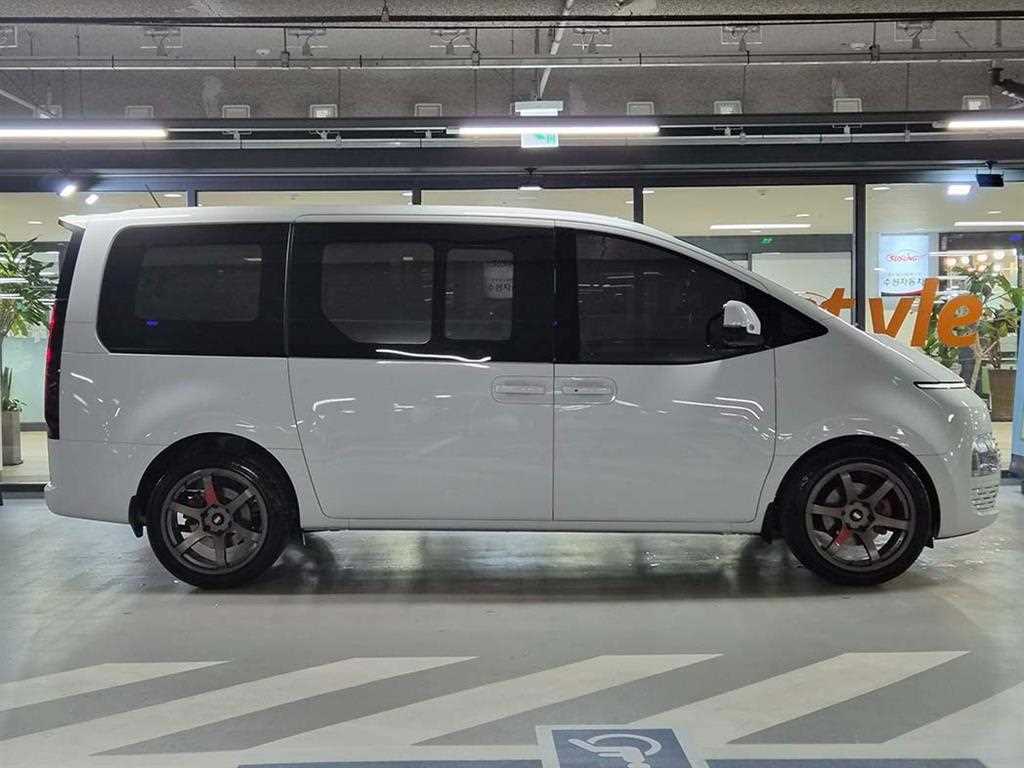 HYUNDAI Staria - Vista 3