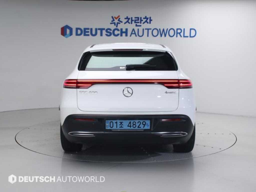 Mercedes Benz EQC - Vista 4