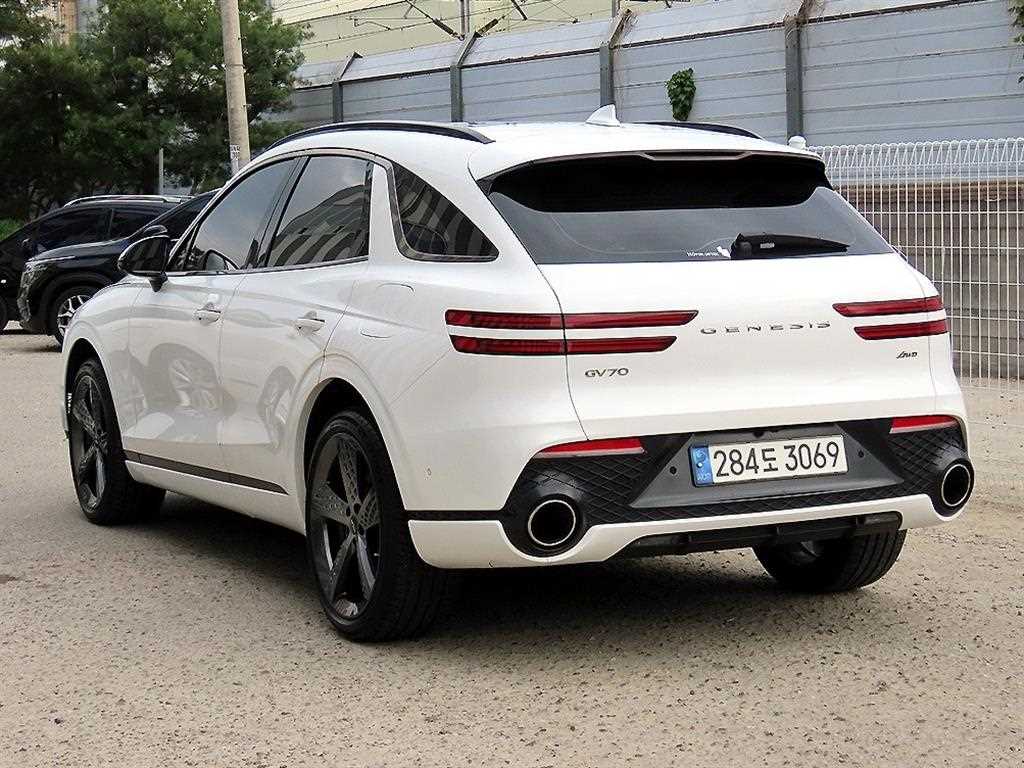 Genesis GV70 - Vista 3