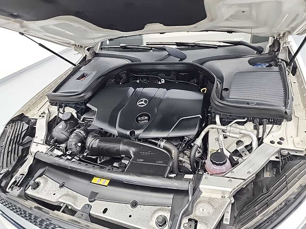 Mercedes Benz GLC Class - Vista 5