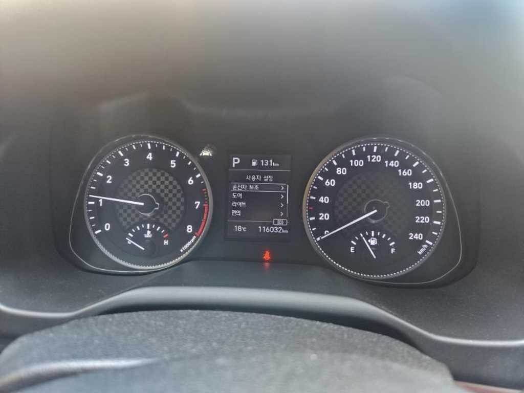 HYUNDAI Avante - Vista 3