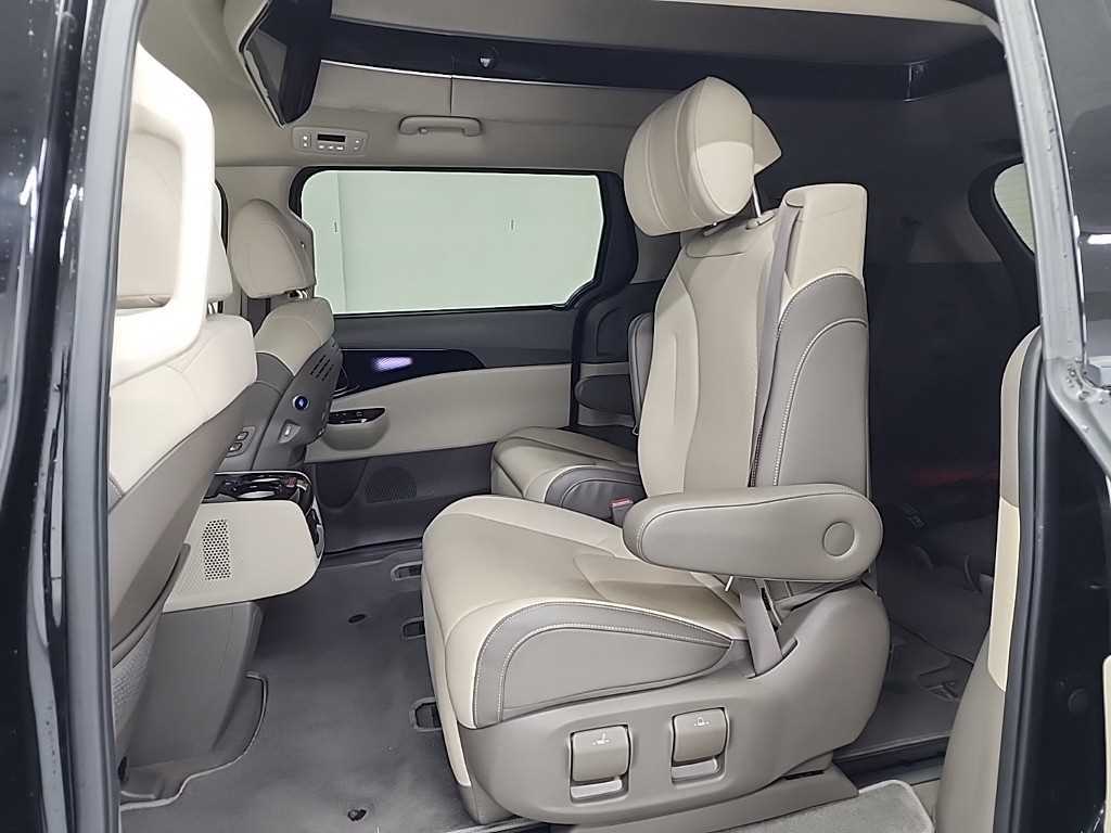 KIA Carnival - Vista 12