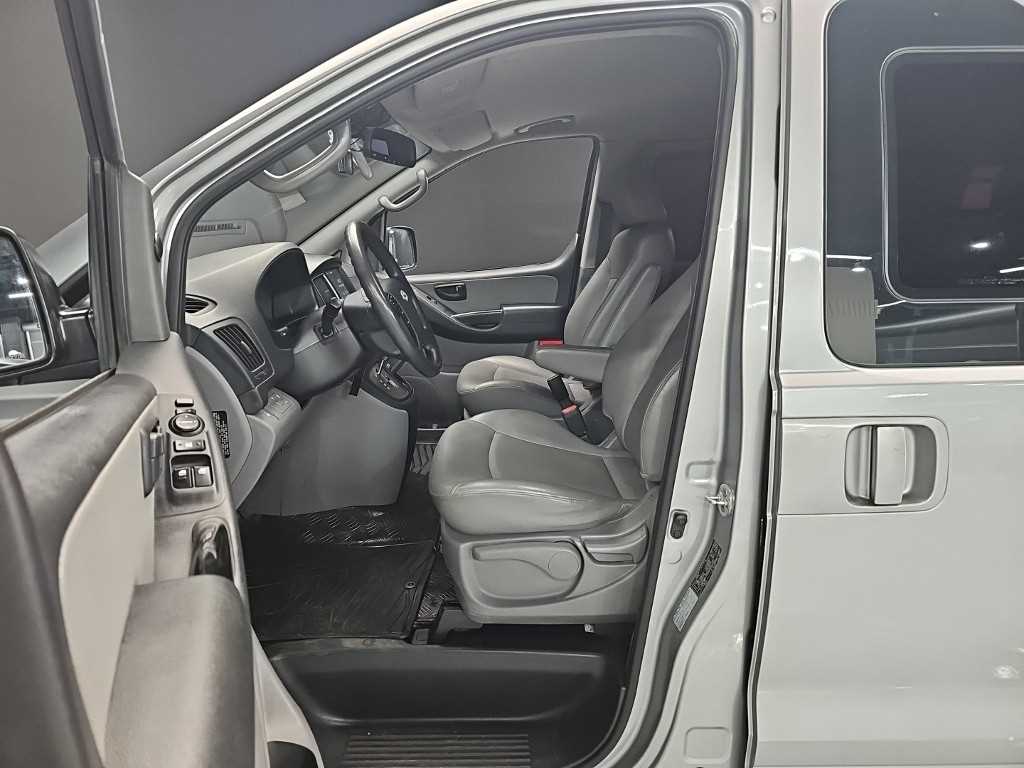 HYUNDAI Starex - Vista 11