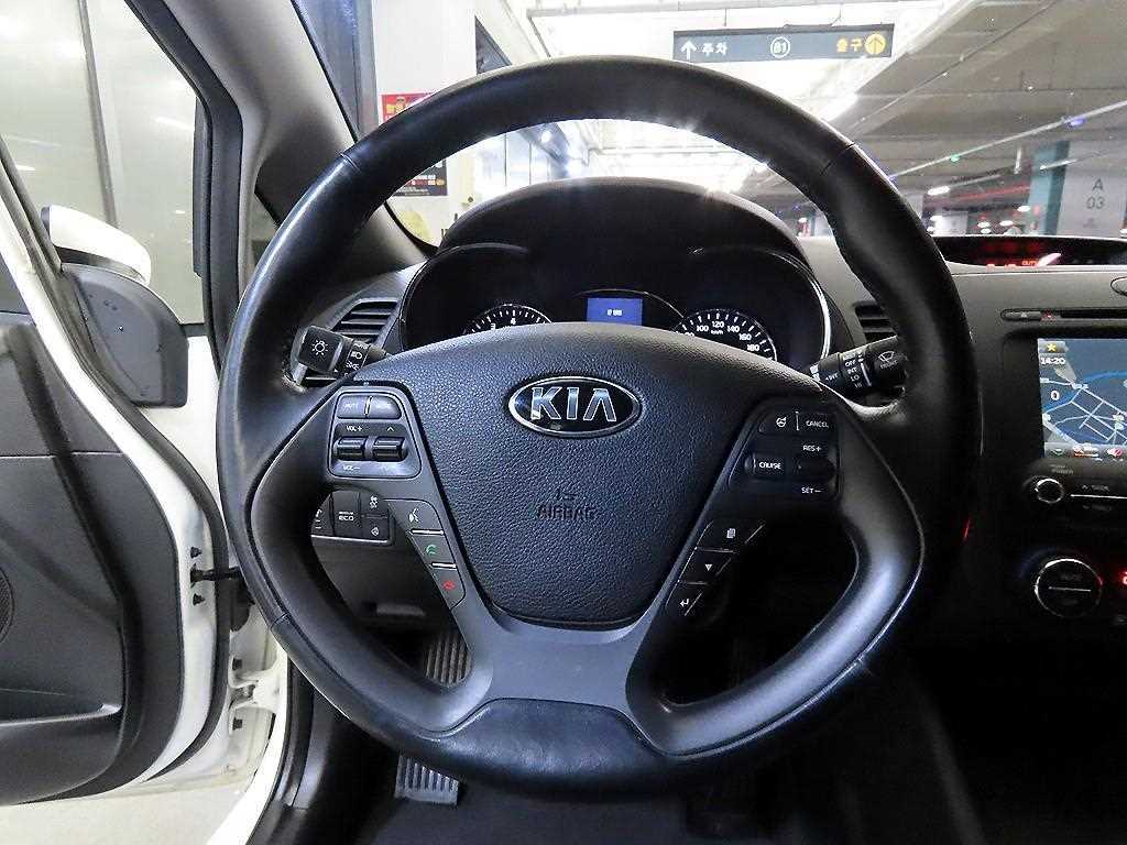 KIA K3 - Vista 8