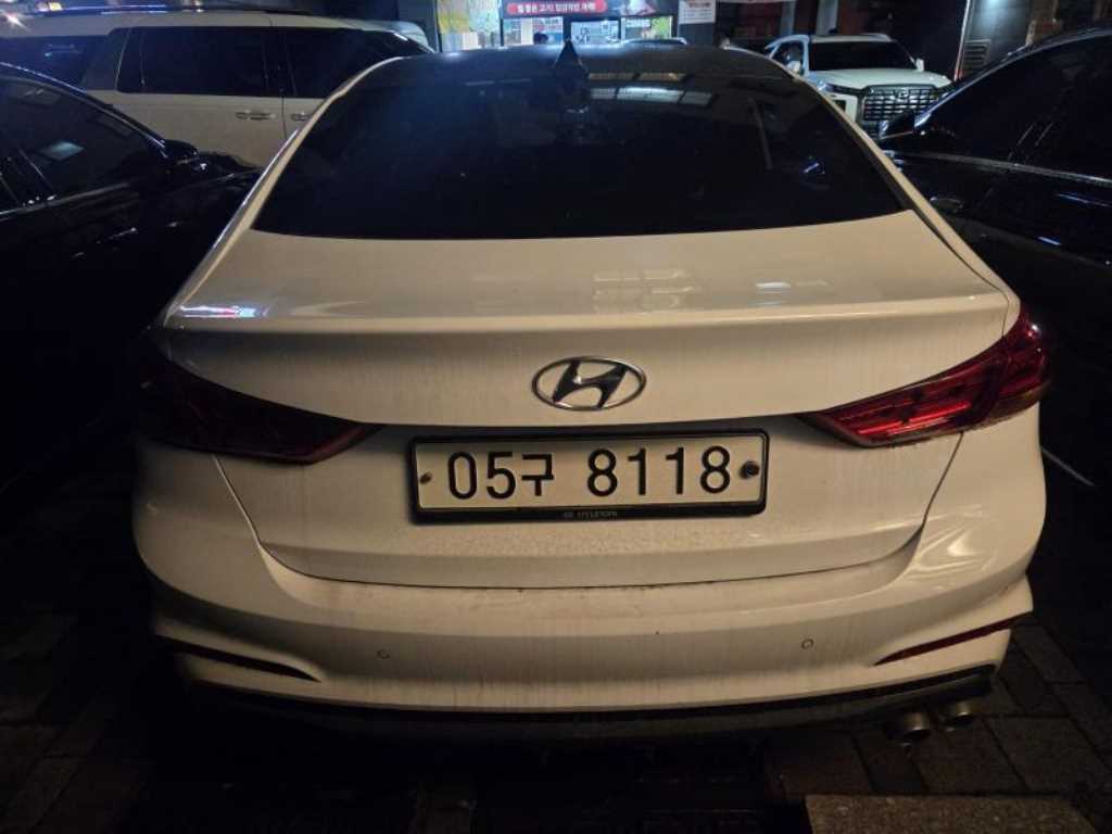 HYUNDAI Avante - Vista 2