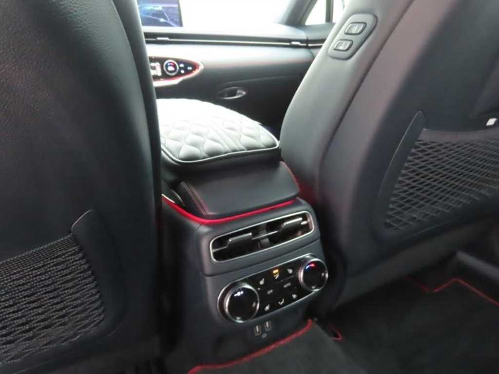 Genesis GV70 - Vista 9