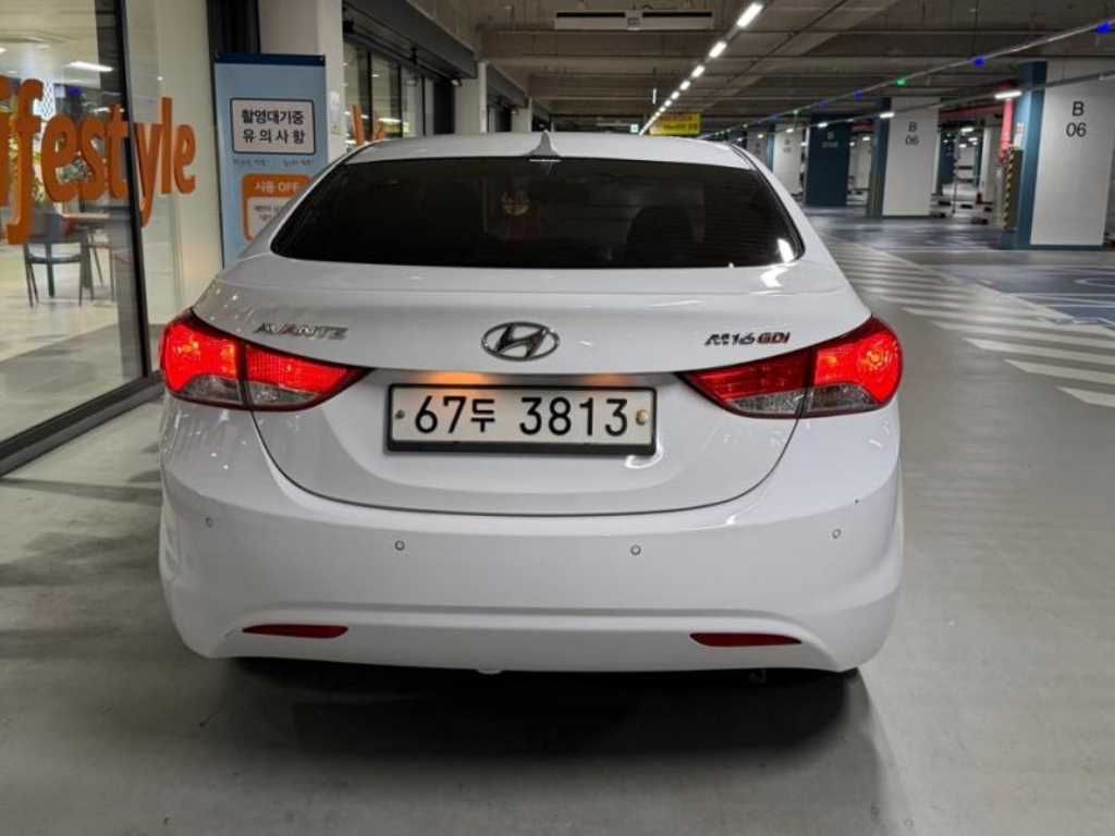 HYUNDAI Avante - Vista 5