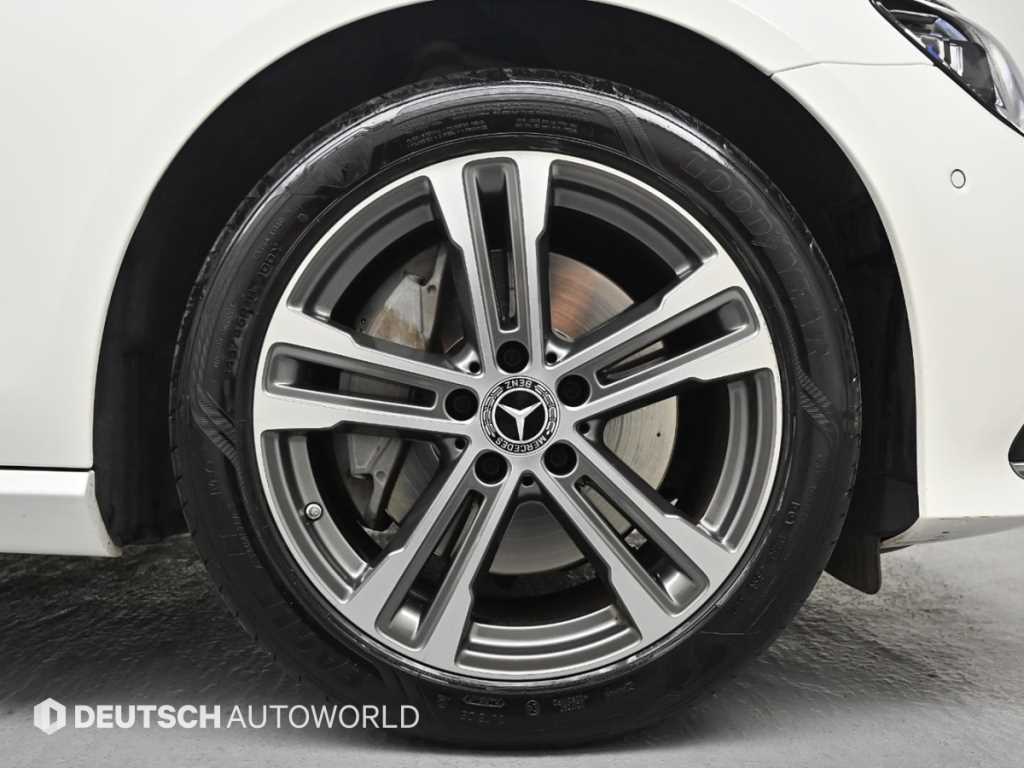 Mercedes Benz E class - Vista 5