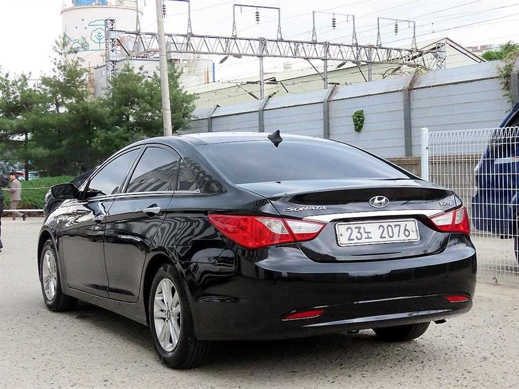 HYUNDAI Sonata - Vista 3