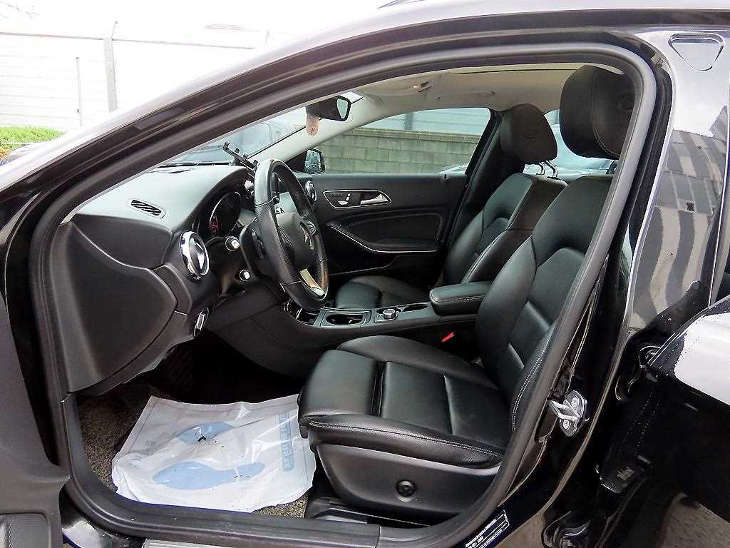 Mercedes Benz GLA Class - Vista 5