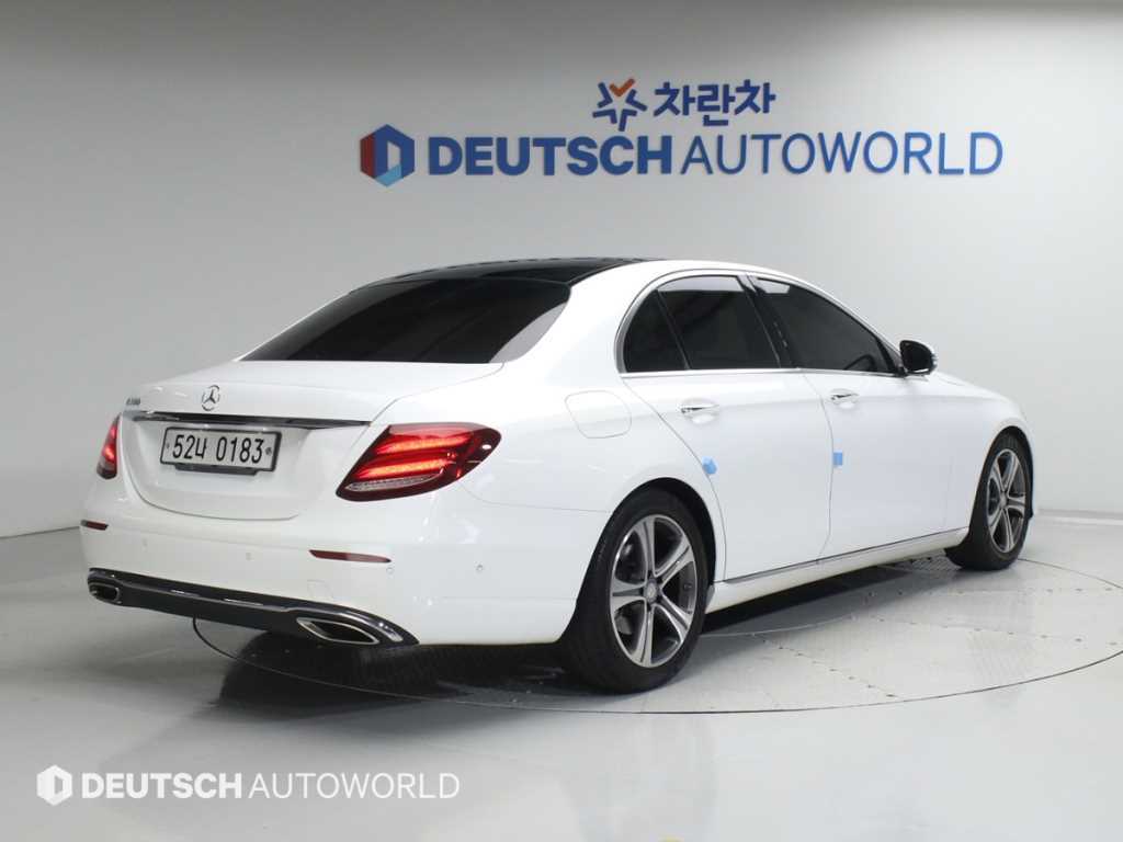 Mercedes Benz E class - Vista 5