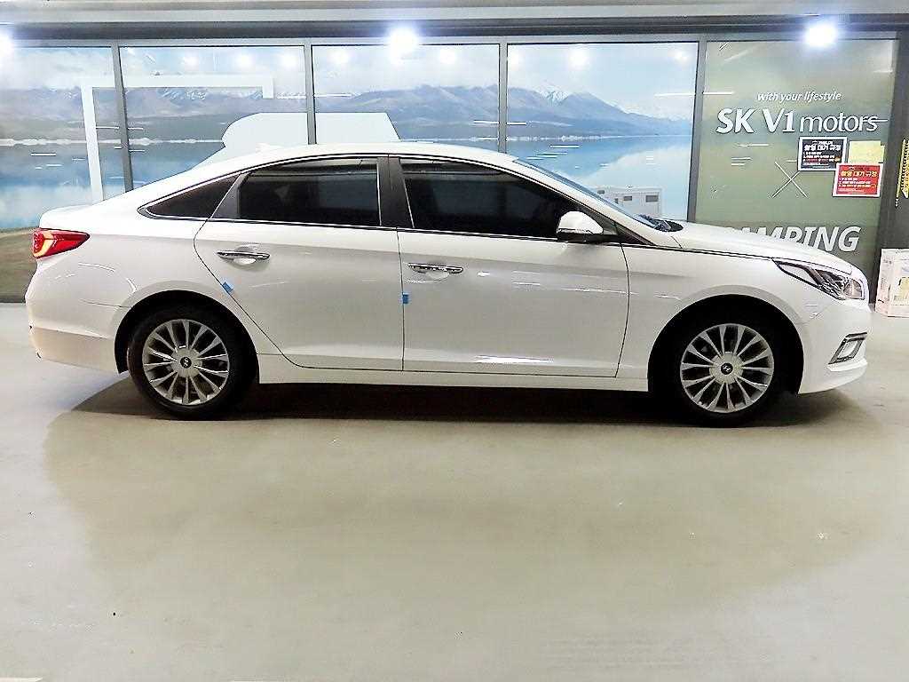 HYUNDAI Sonata - Vista 3