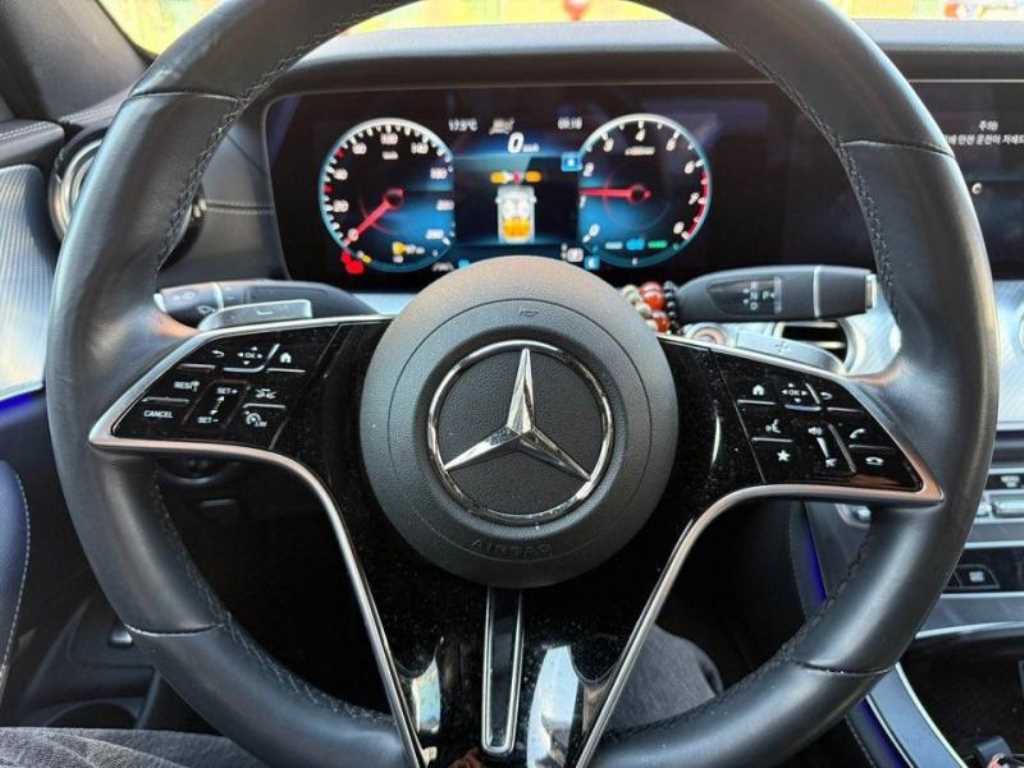 Mercedes Benz E class - Vista 8