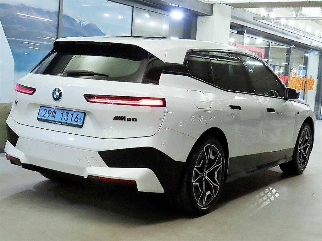 BMW iX - Vista 4