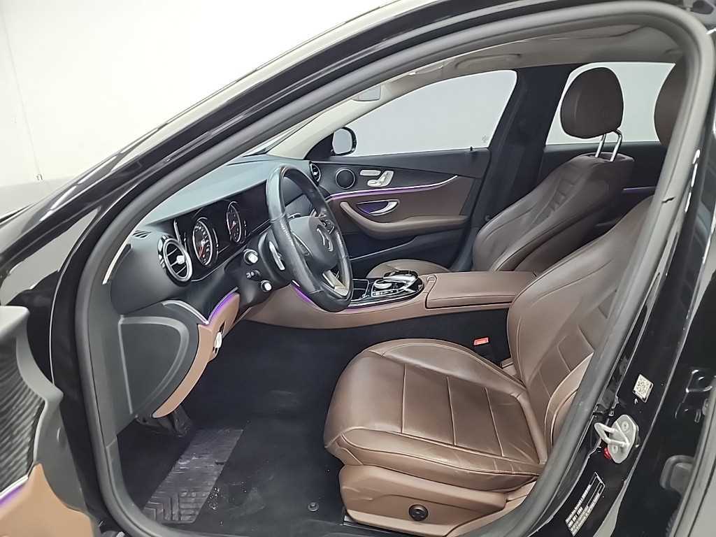 Mercedes Benz E class - Vista 11