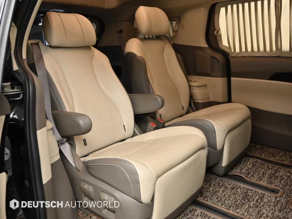 KIA Carnival - Vista 12