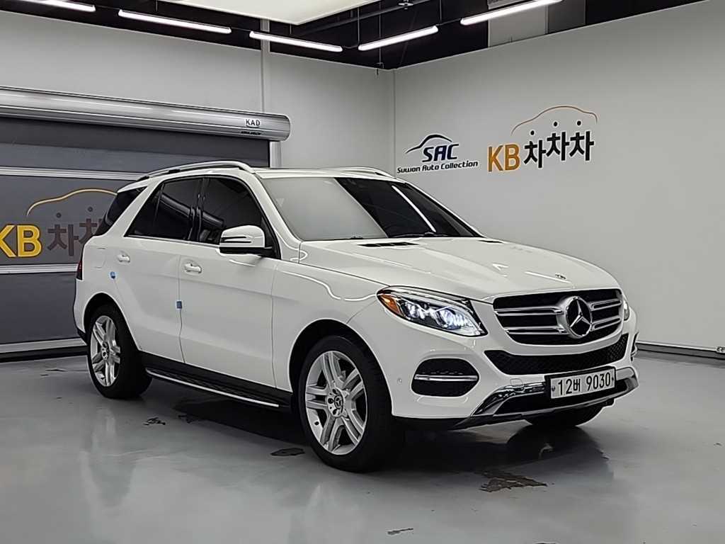 Mercedes Benz GLE Class - Vista 4