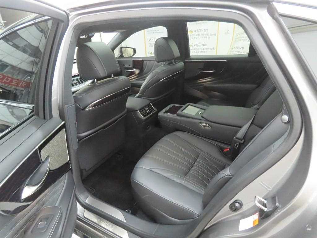 Lexus LS - Vista 6