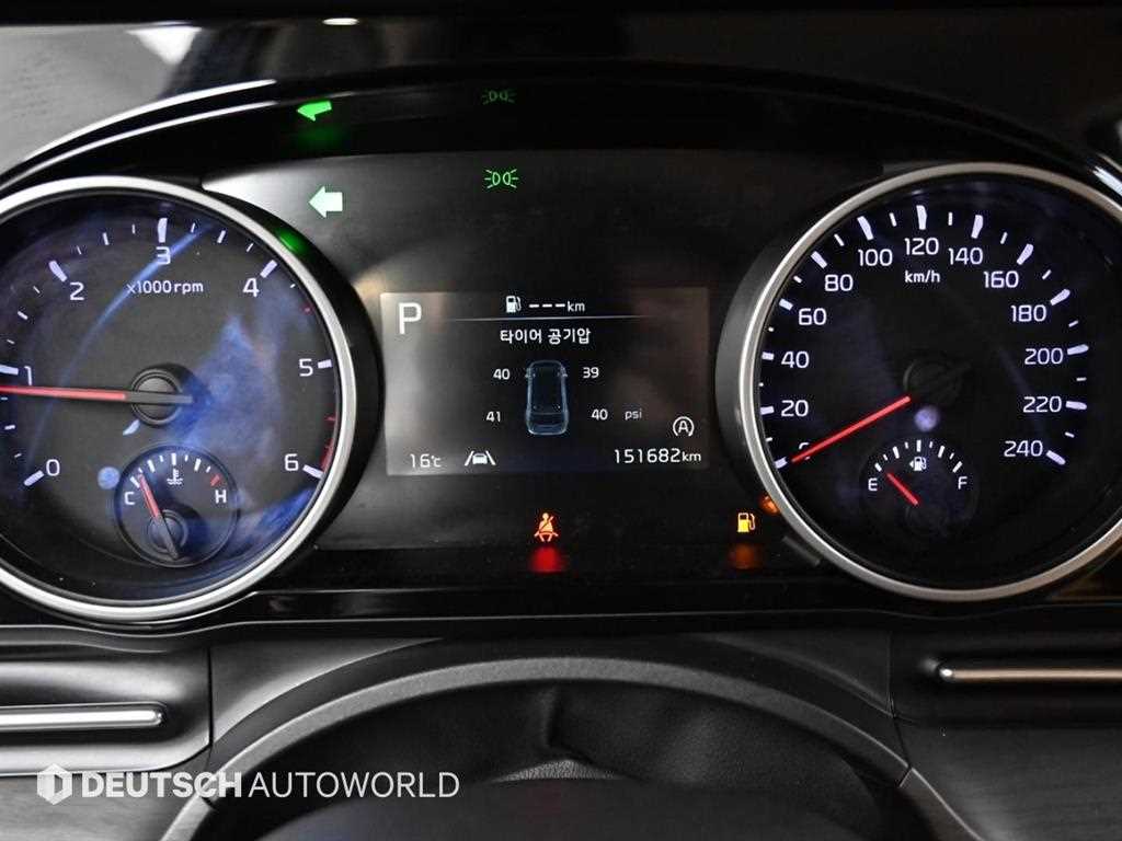 KIA Carnival - Vista 8