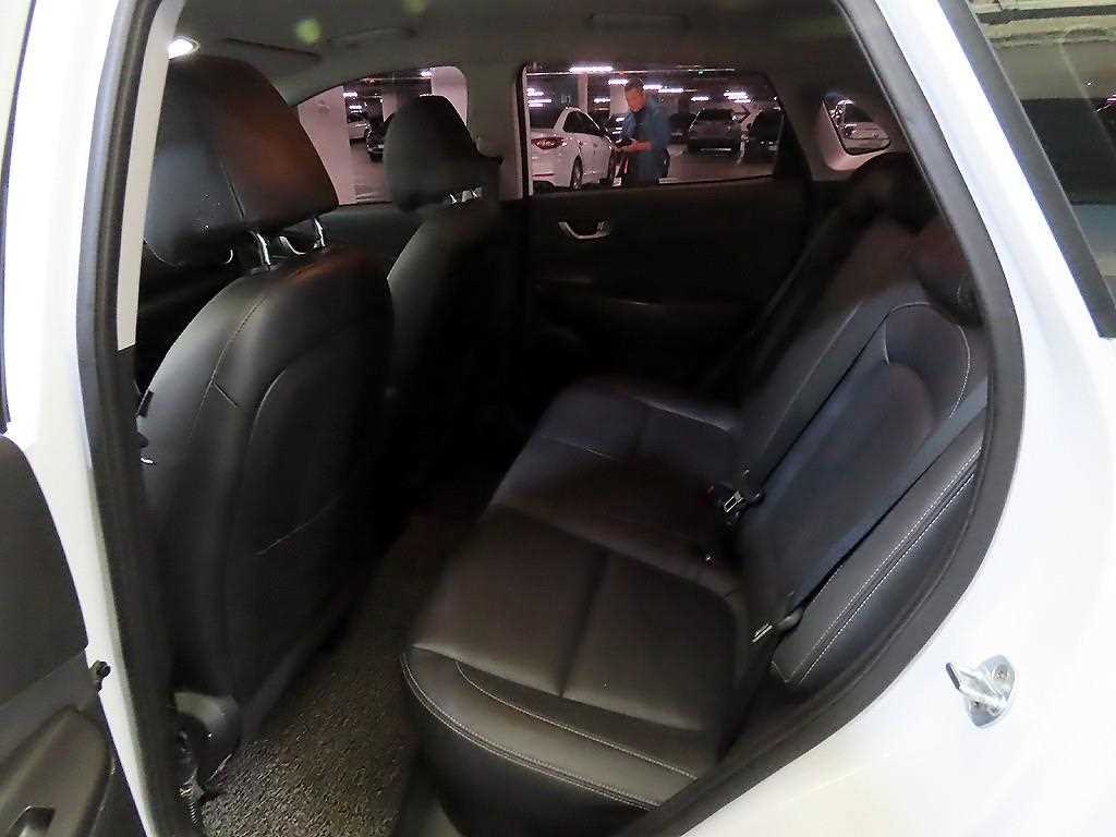 HYUNDAI Kona - Vista 7