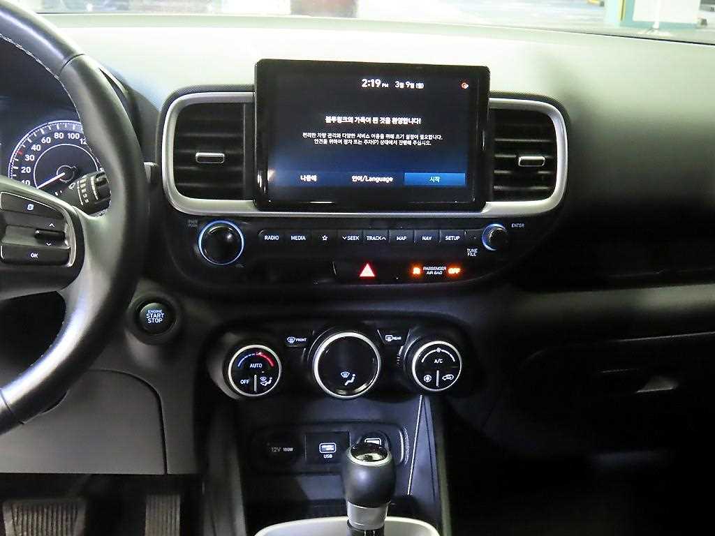 HYUNDAI Venue - Vista 11