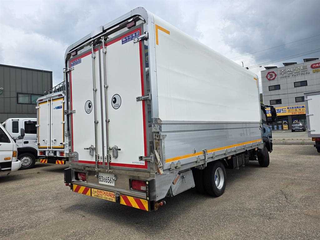 medium and large cargo truck - Vista 6