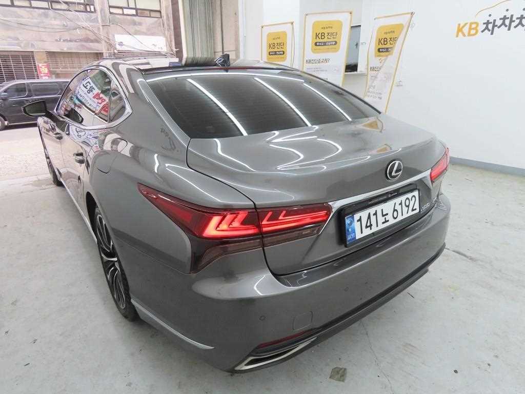 Lexus LS - Vista 4