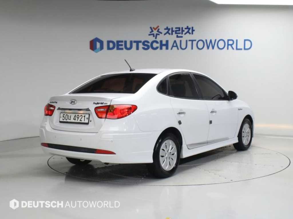 HYUNDAI Avante - Vista 2