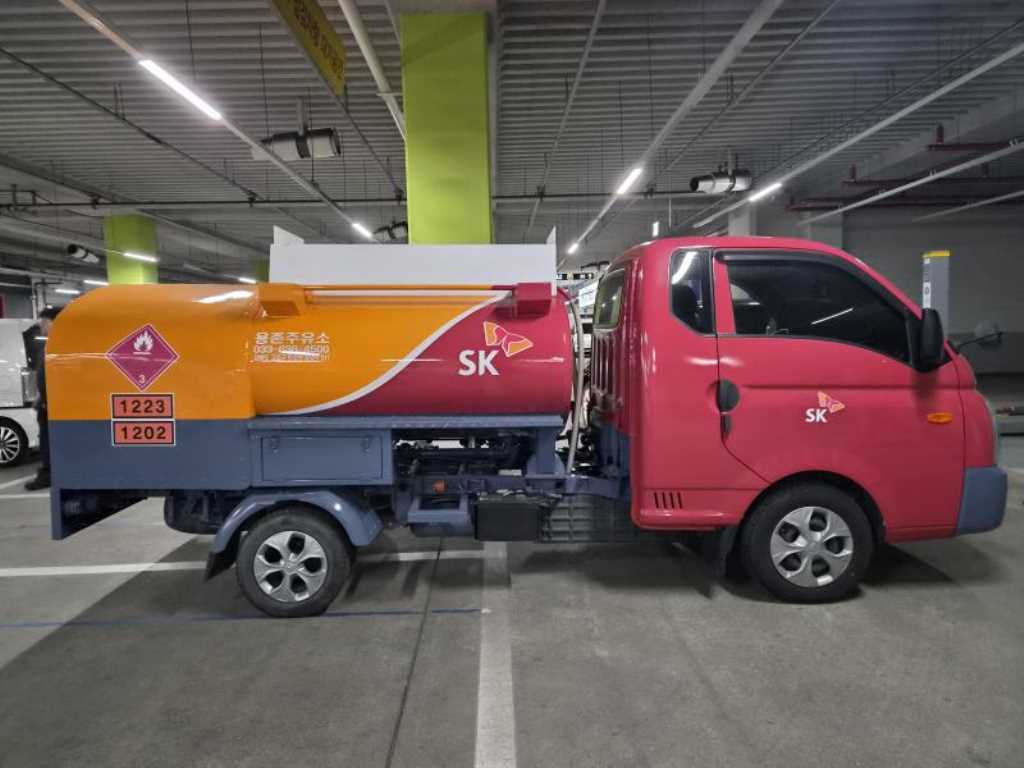 Small Truck Rori (an oil tank/Moving Gas/Home) - Vista 3