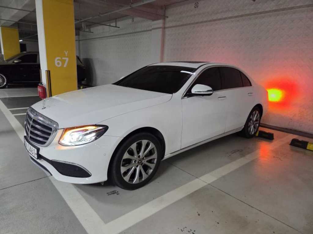 Mercedes Benz E class - Vista 2