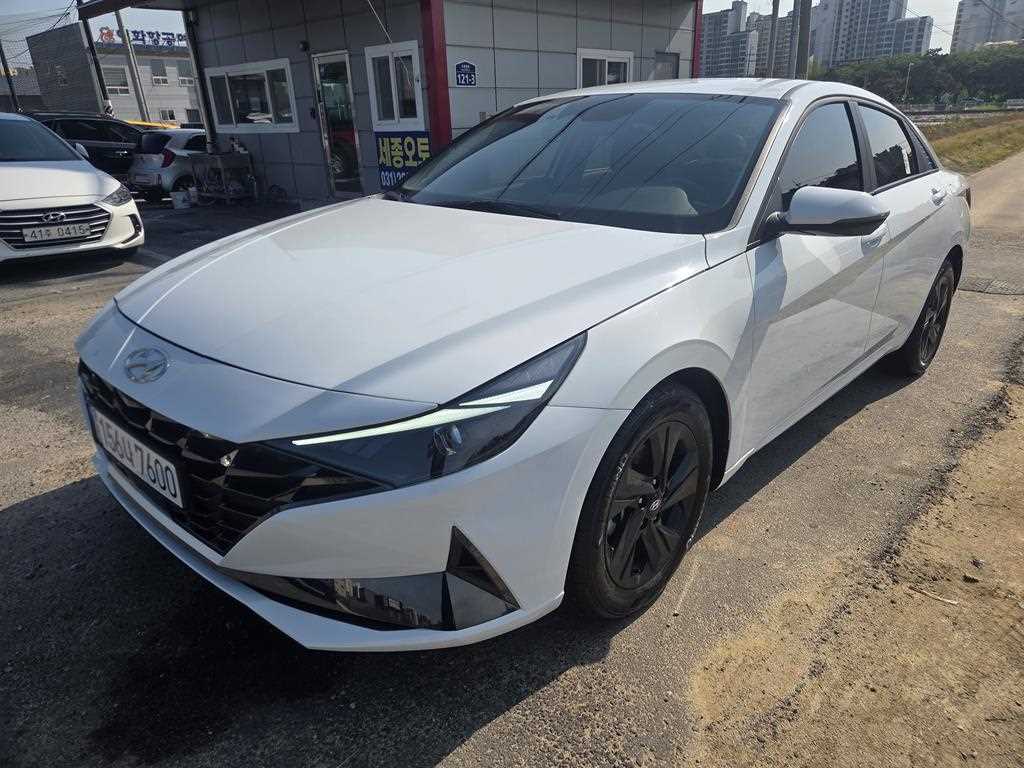 HYUNDAI Avante - Vista 2