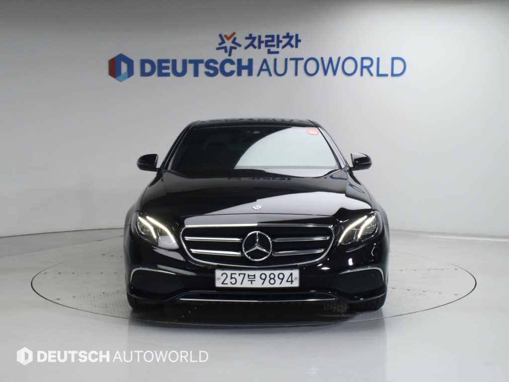 Mercedes Benz E class - Vista 3