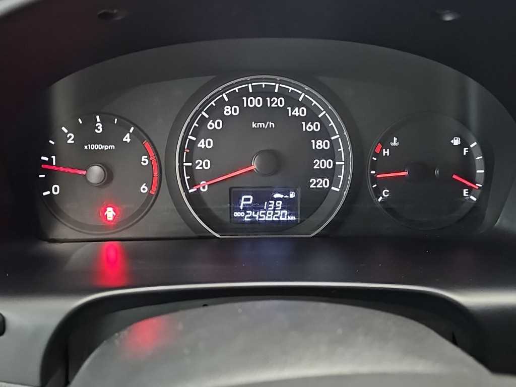 HYUNDAI Starex - Vista 6