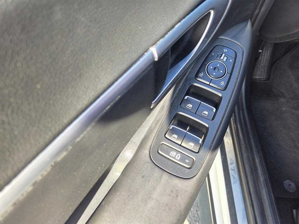HYUNDAI Sonata - Vista 8
