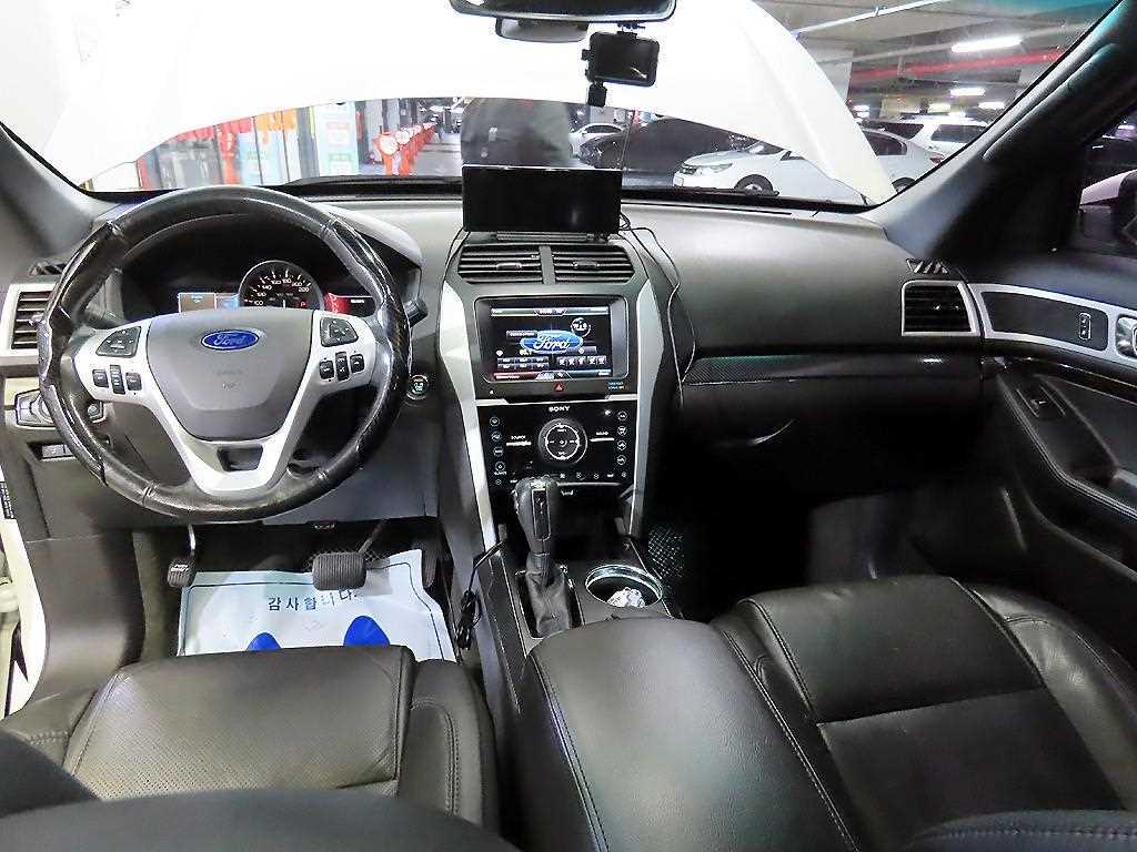 Ford Explorer - Vista 10