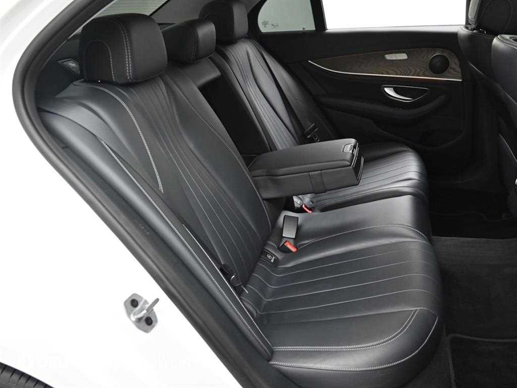 Mercedes Benz E class - Vista 12