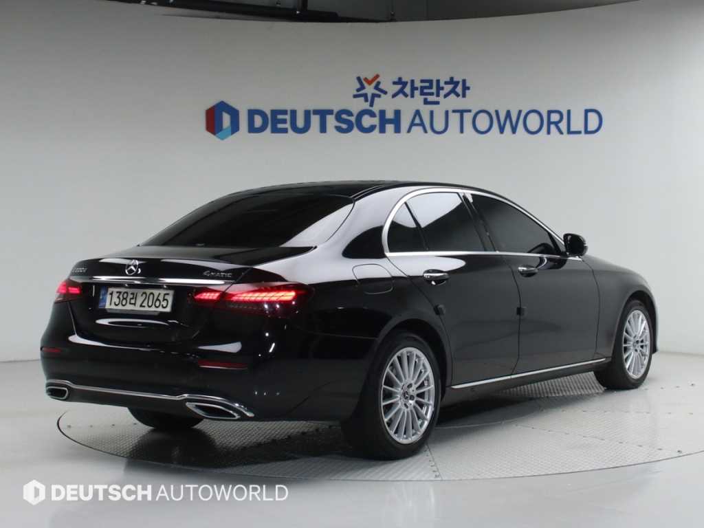 Mercedes Benz E class - Vista 2