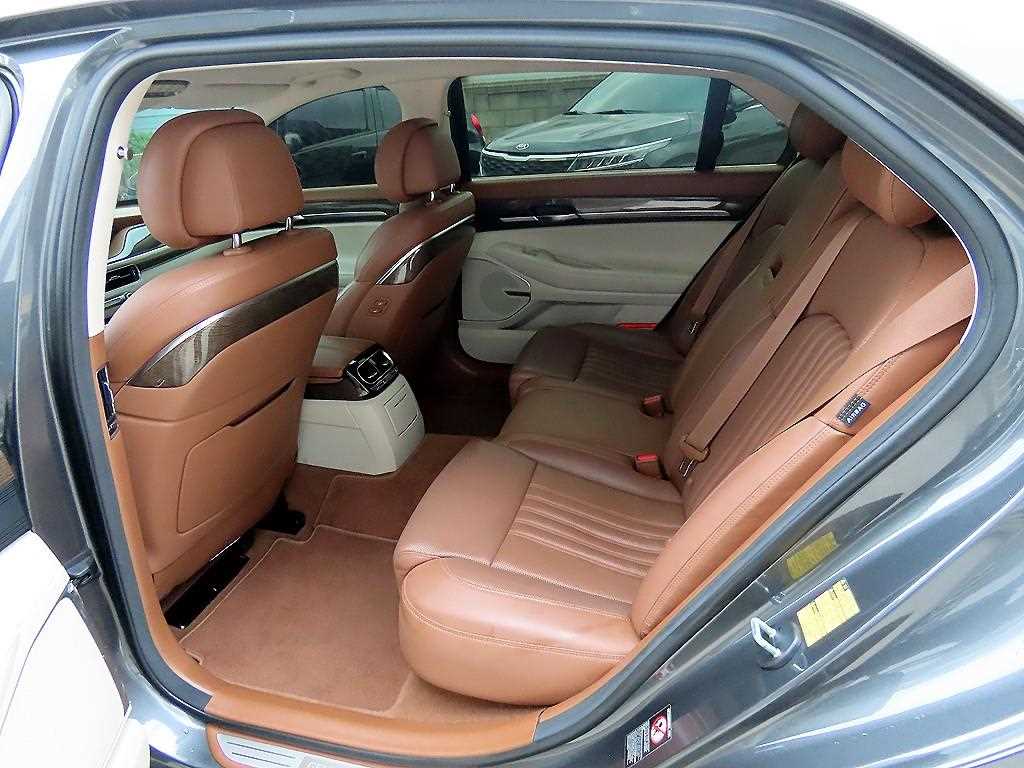 Genesis G90 - Vista 6