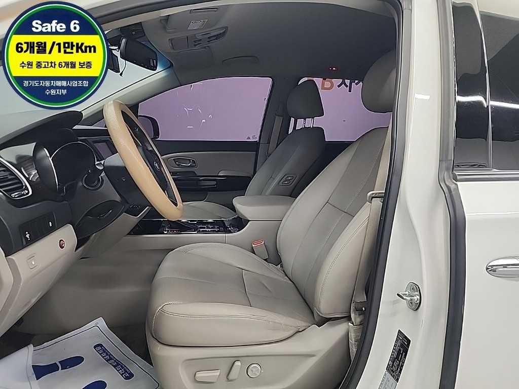 KIA Carnival - Vista 11
