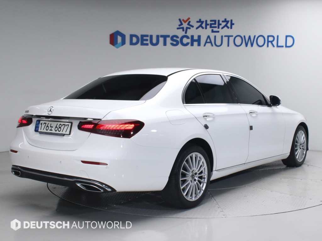 Mercedes Benz E class - Vista 3