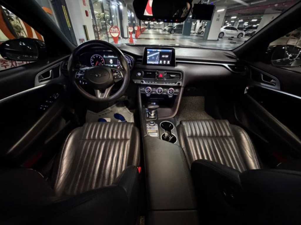 Genesis G70 - Vista 6