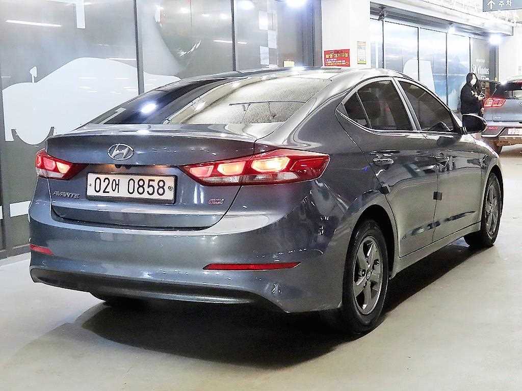 HYUNDAI Avante - Vista 4