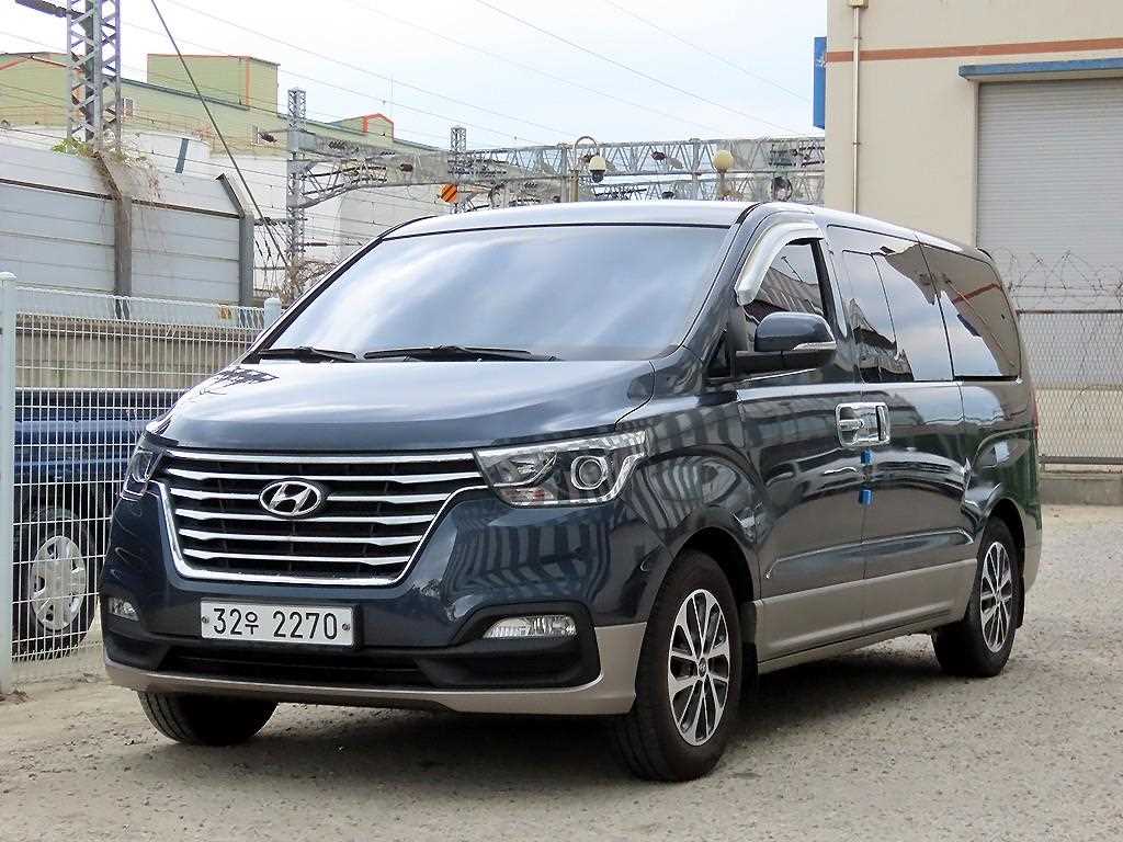 HYUNDAI Starex - Vista 2